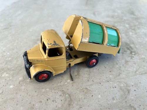 Dinky toys 252 - no, dust