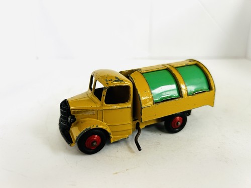 Dinky toys 252 - dinky, dust